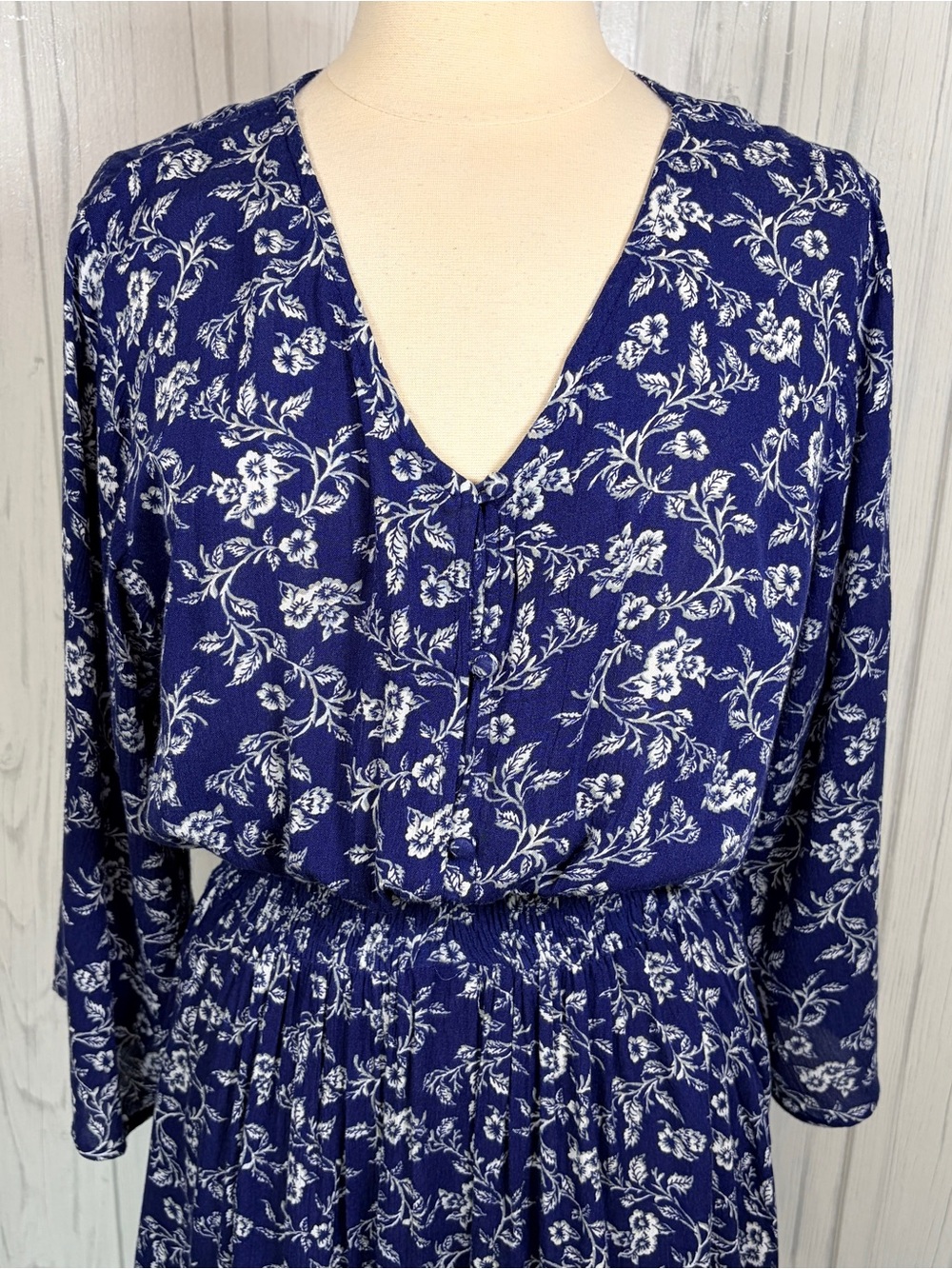 J.GHEE Navy Blue & White Floral Boho Flare Sleeve V-Neck Mini Dress, 1X - Picture 2 of 11